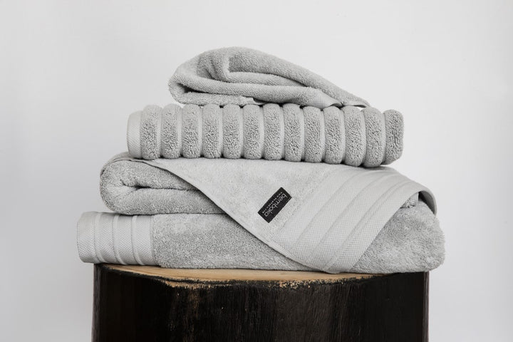 Bemboka Handtuch aus reiner Baumwolle – Luxe Dove